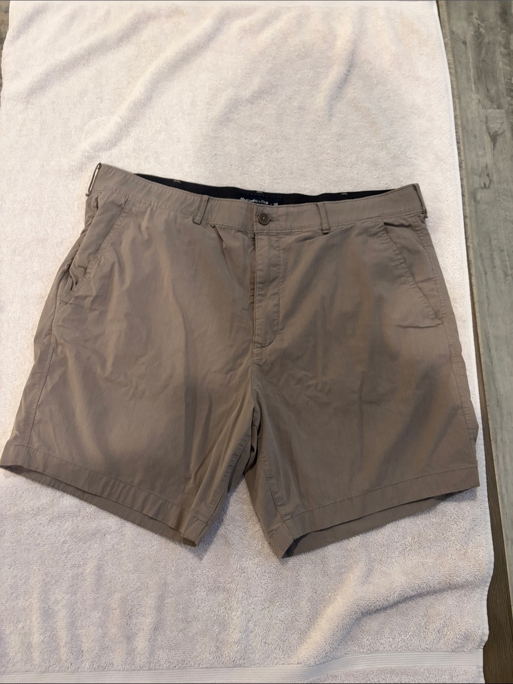Abercrombie Men's Khaki Performance Shorts 38